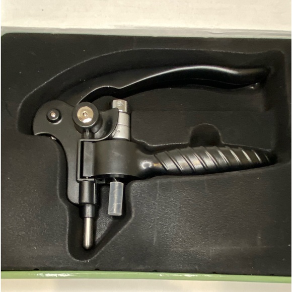 New in Box Deluxe Corkscrew for Wine Bottles.Includes Use and Care Instructions - Picture 5 of 7